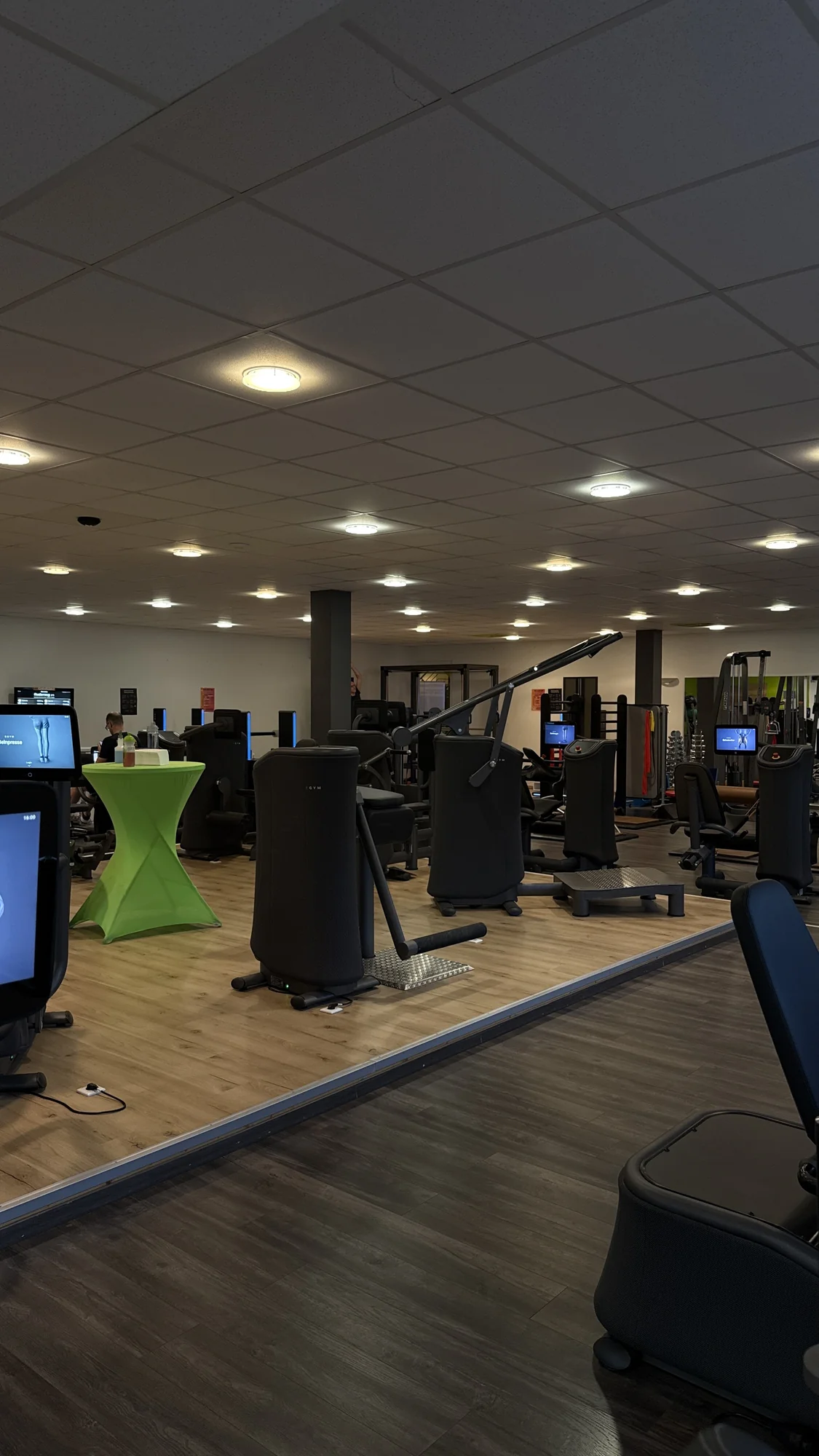 Finde deinen <span class="text-accent">Kurs</span> Header Hintergrund