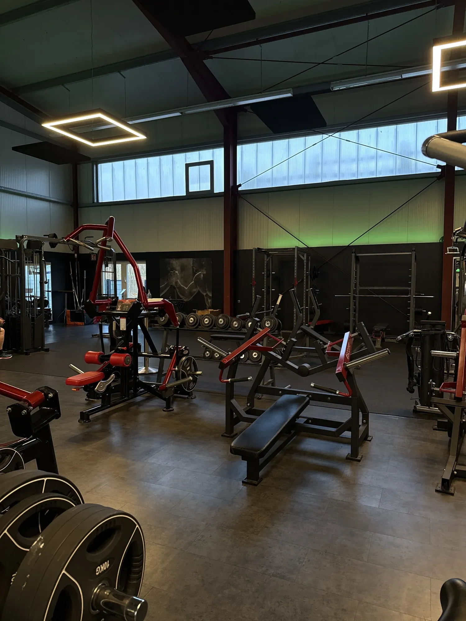 Jetzt unverbindlich
<span class="text-accent">starten</span> Header Hintergrund